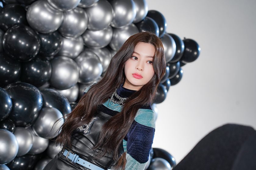 AboutSeeun's tweet photo. "SPECIAL STAYC The 2nd Mini Album [https://t.co/mOkmiRjGC0] JK Behind" 

📸Seeun pict [+1]:
🔗https://t.co/jTZLTzgHo0
.
.
.
스테이씨 세은 #SEEUN #세은 #스테이씨 #STAYC @STAYC_official https://t.co/d7RPyxoqRS