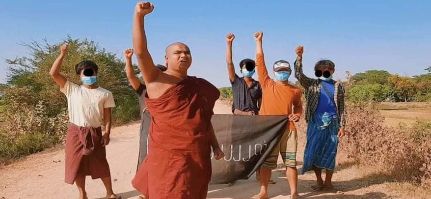 Khithitofficial's tweet photo. မန္တလေးတွင် "ပြိုင်တူစုရုံး ၂၂၂၂၂၂" ခေါင်းစဉ်ဖြင့် စစ်အာဏာရှင် ဆန့်ကျင်ရေး ဆန္ဒပြ

ရန်ကုန်၊ ဖေဖော်ဝါရီ ၂၁

မန္တလေးတွင်  ပြည်ကြီးတံခွန် သပိတ်အင်အားစု ဦးဆောင်ကာ ယနေ့ ဖေဖော်ဝါရီလ ၂၁ရက်နေ့တွင် "ပြိုင်တူစုရုံး ၂၂၂၂၂၂" ခေါင်းစဉ်ဖြင့် စစ်အာဏာရှင် ဆန့်ကျင်ရေး ဆန္ဒပြခဲ့ကြောင်း သိရသည်။ https://t.co/cgKK4yLk95