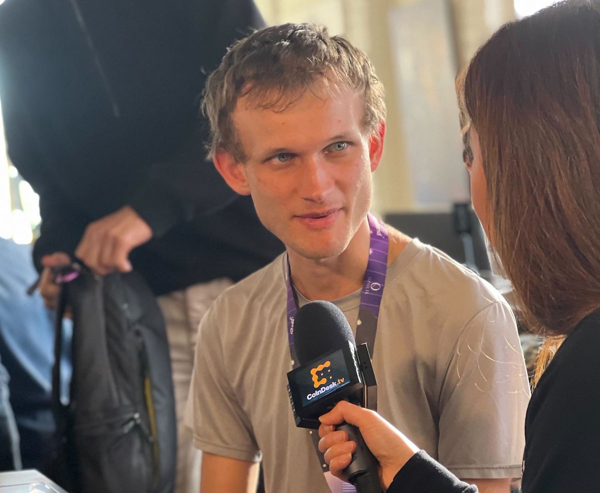 munintr15's tweet photo. "It is dangerous, " @VitalikButerin says, on Canada blacklisting protesters' crypto wallets. "I do feel that having decentralized alternatives to intermediaries is a good way to limit destruction. " What do you think?
#Ethereum  #ETH #crypto https://t.co/moGvKmi1ko