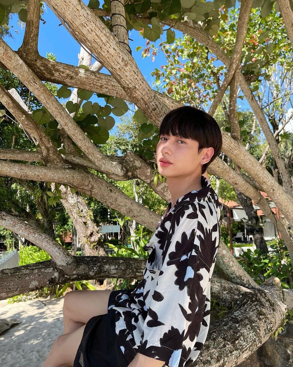 calistelIa's tweet photo. a #mondgun/#gramwhite au wherein with seanblack finally dating each other, white found himself hurting and having the need to go on a vacation where he accidentally met gram. + https://t.co/tfjfDLIKgJ