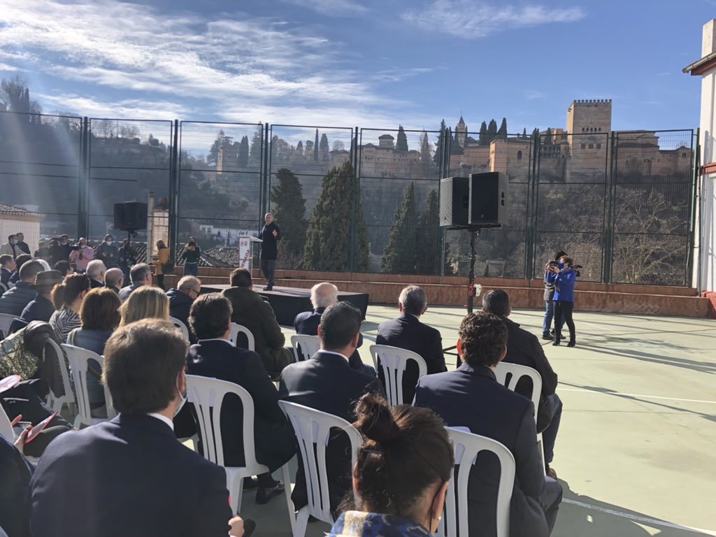 Iniciamos el acto empresarial reivindicativo con nuestro presentador <a href="/raykolorenzo/">Rayko Lorenzo</a>. Empresario, uno de los grandes expertos del marketing en España y granadino de adopción.

#GranadaFrenada