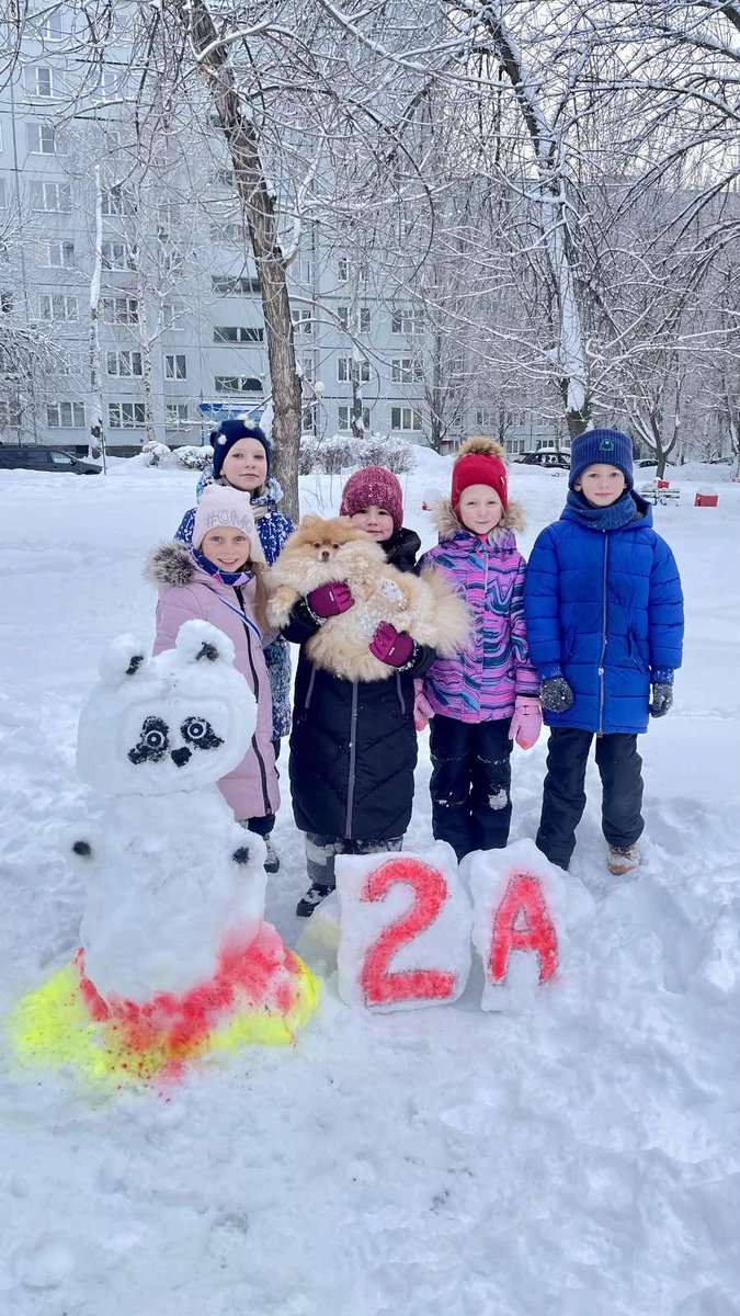 В рамках акции «Знаем. Любим. Поддерживаем» обучающиеся 2 А класса слепили талисман в поддержку олимпийской сборной России.