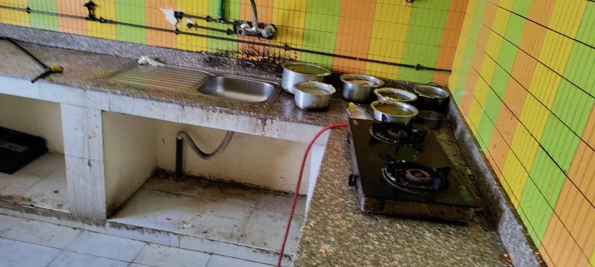 MllerQuentin's tweet photo. Je reviens de deux semaines d'infiltrations et d'enquêtes dans le coeur du Qatar 🇶🇦 de la honte. 
➡️ Celui où des centaines de milliers de travailleurs sont entassés dans des logements insalubres loin du centre ville luxuriant de #Doha. Là-bas, les abus sont sauvages et violents. https://t.co/WyhwaBGeVl