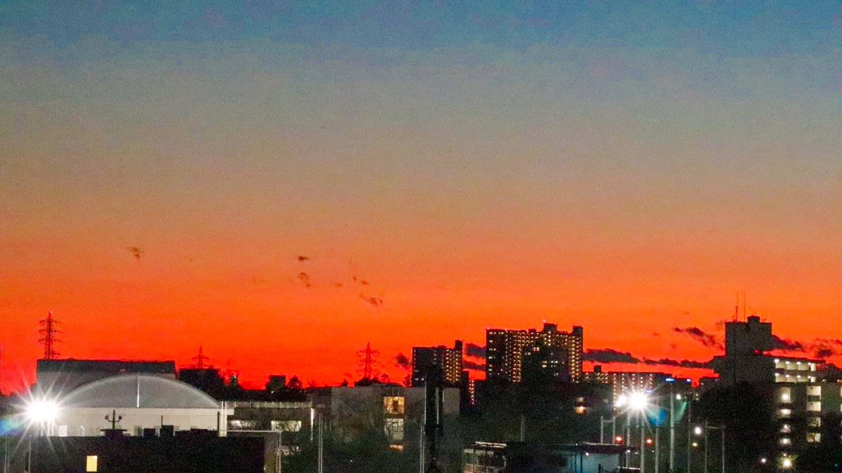 kasokukitearoom's tweet photo. .
寒い寒い一日でしたが😵
夕暮れ時のグラデは見事でした🌆
.
日没 2022年2月21日 17時27分
.
#2月 #グラデーション #夕焼け #夕暮れ #夕空 #冬 #冬の空 #天気の図鑑 #雲の教室 #雲を愛する技術 #イマソラ #いまそら #キリトリセカイ #写真 #空 #月曜日 #a2022 #a0221 #a202202 #a20220221 https://t.co/hJZe0dH2VC