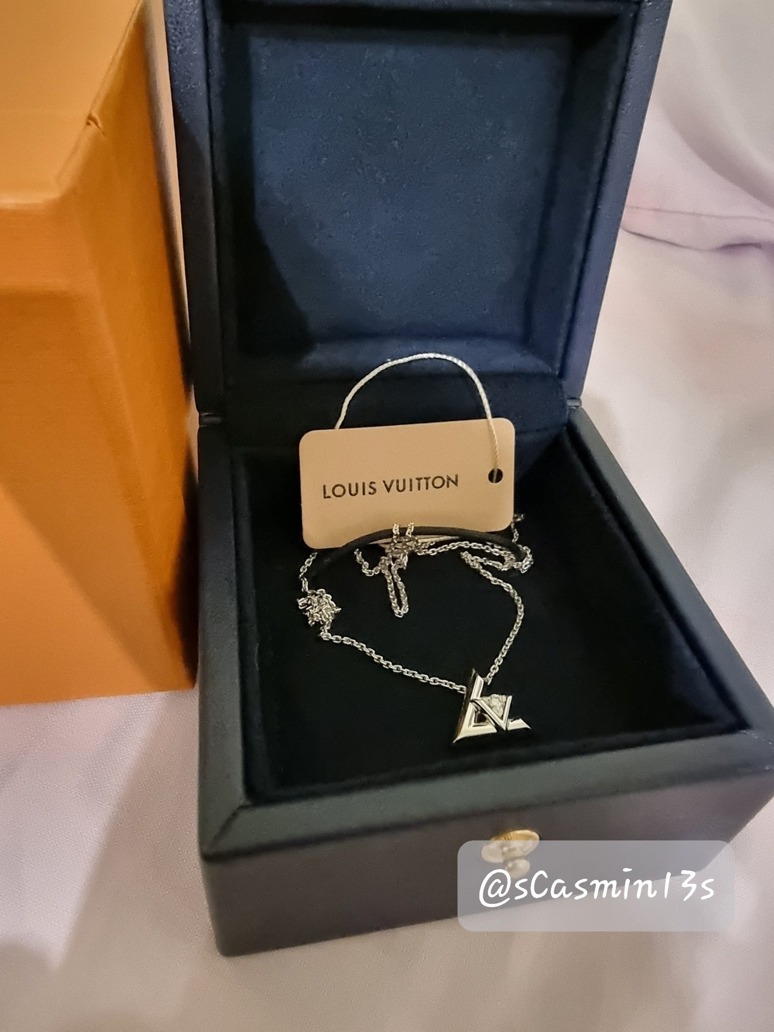 ⭐️💖 ~ Cas ~ Jimin~ 💖⭐️ on X: Really really love Brand King Jimin 's  taste in fashion. Because of Jimin, I bought the bracelet for this  Essential V series. It's so