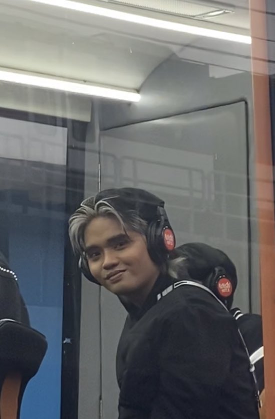 dailynase's tweet photo. pogi mo so much @imszmc 😭🦋😭sobra ka naaaa ♡(> ਊ <)♡

SB19 ON WISH BUS
@SB19Official #SB19_PABLO
#SB19BackInTheWishBus
📸 thepaulonase https://t.co/IvDlvXyW4w