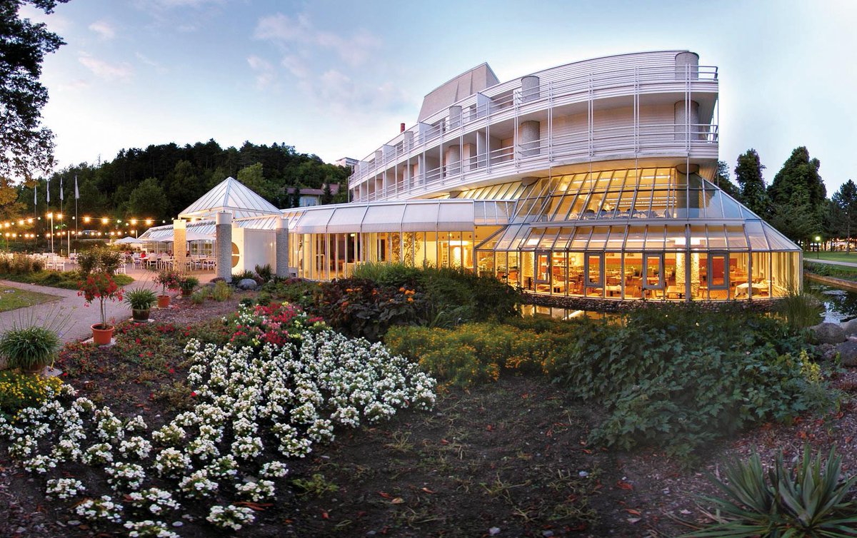 Für rund 90.000 Euro hat das Best Western Premier Parkhotel Bad Mergentheim seinen Wellnessbereich umfassend renoviert und modernisiert. Die Leitung hat Bonny Schmidt, im Foto gemeinsam mit Hoteldirektor Ralf Dördelmann, übernommen.

Mehr dazu: bestwestern.de/pressemeldung_…