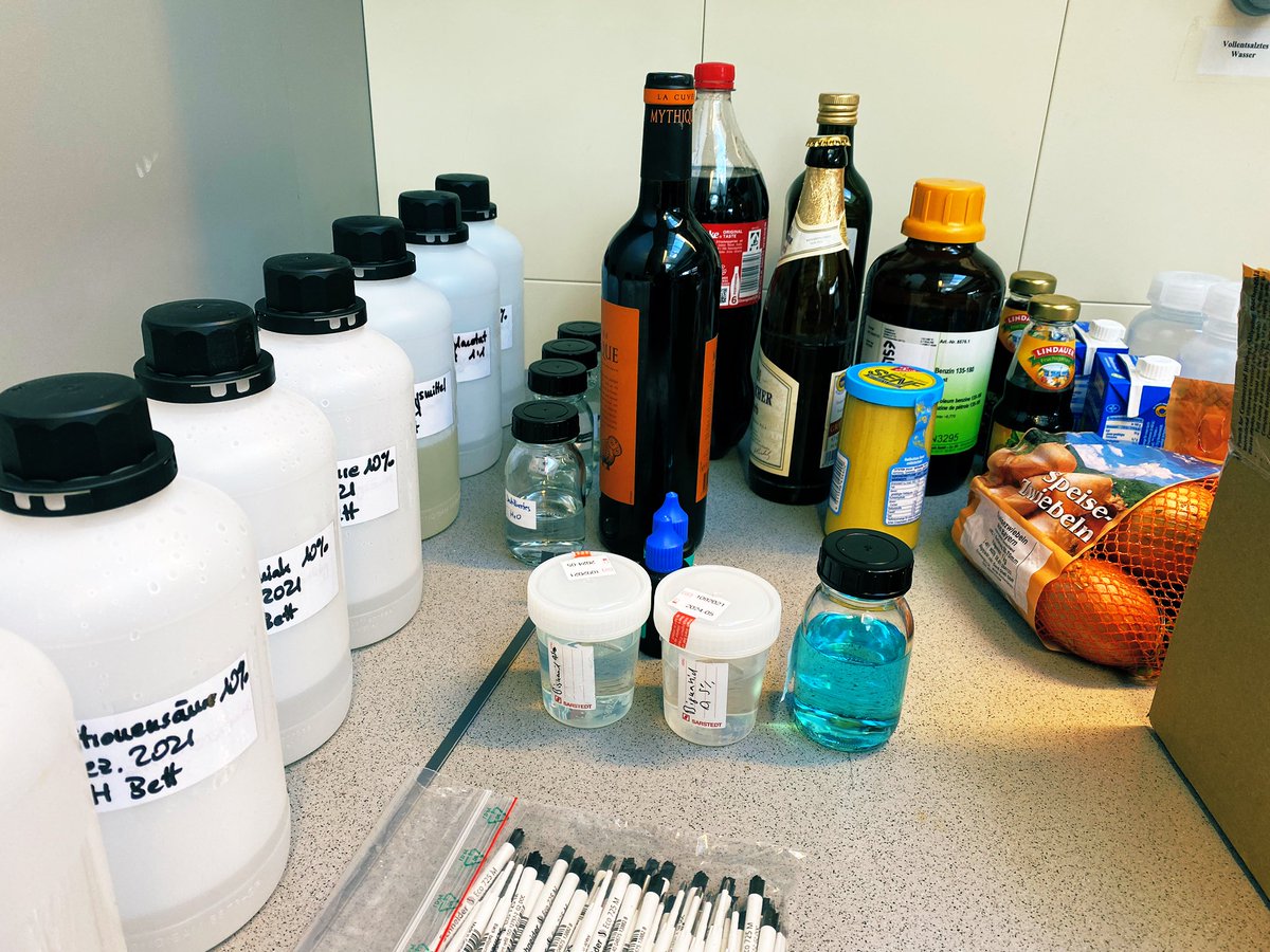 engineer_jes's tweet photo. Dinge, die man in der #forschung auch braucht: Korkenzieher. Zum #rotwein öffnen. Nicht für eine Party. Sondern zum Öffnen des Prüfmittels Nr. 5 für die Untersuchung der Chemikalienbeständigkeit. #research #ifm #surface #antimicrobial @HomeOfResearch https://t.co/VhkBmuhO5E