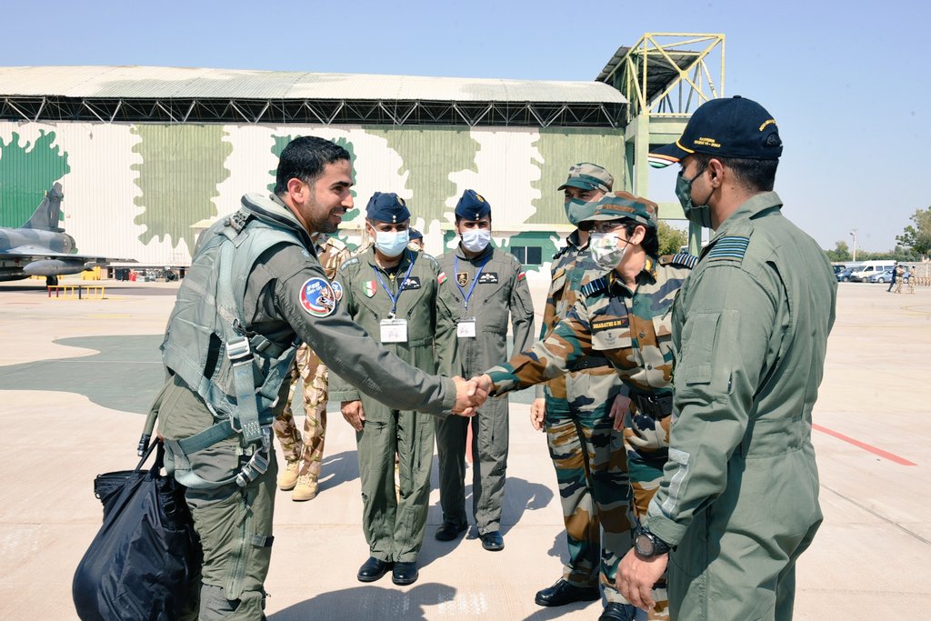 PKRoyIAF's tweet photo. IAF @IAF_MCC & Royal Air Force Oman #RAFO participating in Jt bilateral EX EASTERN BRIDGE VI
IAF contingent consists of SU-30MKI/M2K & Jaguars
Ex will:
*Enhance Interoperability btwn 2Air Forces
*Enhance Operational efficiency &provide a platform for both to learn best practices https://t.co/gZbPPBn37O