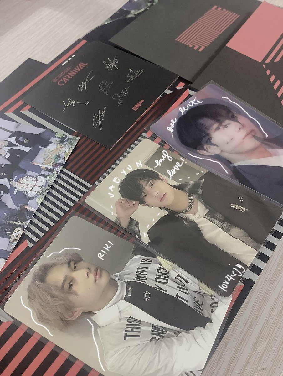 lov4sjy's tweet photo. [ 💌 ] #AKIngmails !

border: carnival hype haver, finally >< i looove my pulls so much! heeseung, jaeyun and riki came home 💞

thank you for packing it safely, one of my fave shops @CNAPhils ♡ https://t.co/E5NQEbbbyT