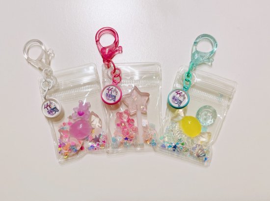 TAKEDENofficial's tweet photo. 【あと1ヶ月】
竹内電気グッズを作りたいと、ハンドメイドでストラップを作りご提供いただきました。
先着30個となりますが、Blu-ray購入の方にお付けします。
3月20日をもって通販終了致しますので、ご購入いただけたらうれしいです。
https://t.co/syW2AeyXTy https://t.co/mBch1ddRIY