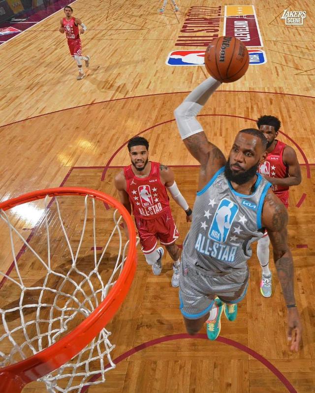 wjnmsla's tweet photo. #SGEM @SGEM_OFFICIAL @KingJames 
I have props in my backpack that can speed up the building😍😍 https://t.co/L9CbR61NmV