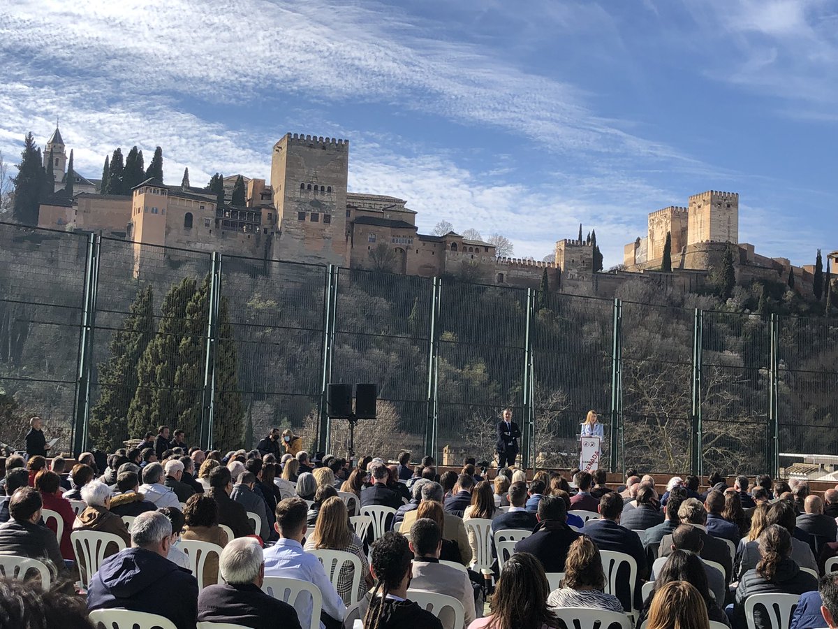 CCGranada's tweet photo. “Las actuales conexiones no han resuelto nuestra lucha desde hace 25 años por mejorar las pernoctaciones y romper la estacionalidad”, “Nuestra ciudad necesita promover empleo, turismo, y proyectos” interviene Concepción de Luna #delunagroup.
#GranadaFrenada https://t.co/kEjEKrZoMc
