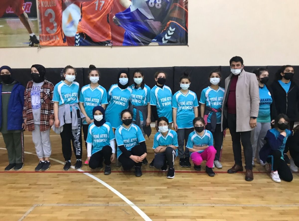 FMeydan52's tweet photo. Ordu da düzenlenen Bilek güreşi müsabakalarında derece alan öğrencilerimiz 2-3 Nisan tarihlerinde Gümüşhane'de düzenlenecek olan bölge finallerine katılmaya hak kazanmıştır.Öğrencilerimize Gümüşhane’de yapılacak yarışmada başarılar dileriz.@unyemilliegitim @ozgurtokgoz52 https://t.co/kJRhMzjN9J