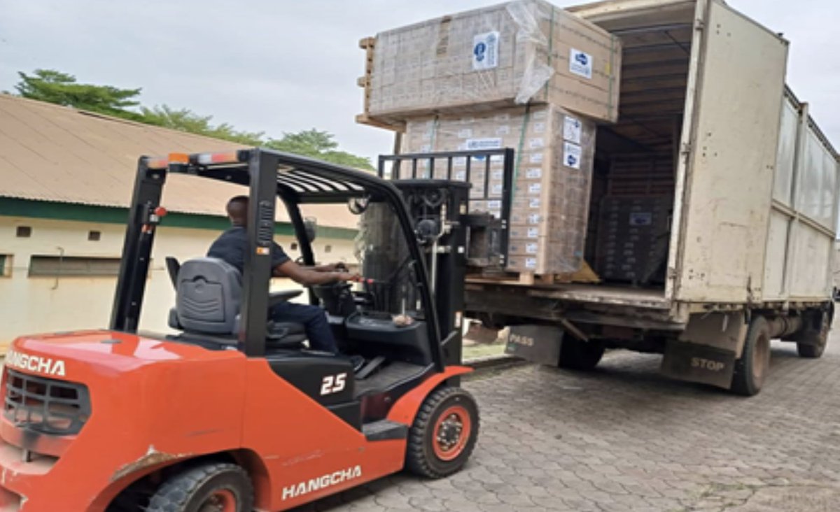 Access to free #azithromycin is critical to eradicating #yaws. Since 2020, 1.6 million tablets of oral antibiotic, donated by <a href="/EMSFarmaceutica/">EMS Farmacêutica</a>, has been delivered to #Cameroon🇨🇲, treating more than half a million people, despite #COVID19.

#beatNTDs #skinNTDs #NTDRoadMap2030