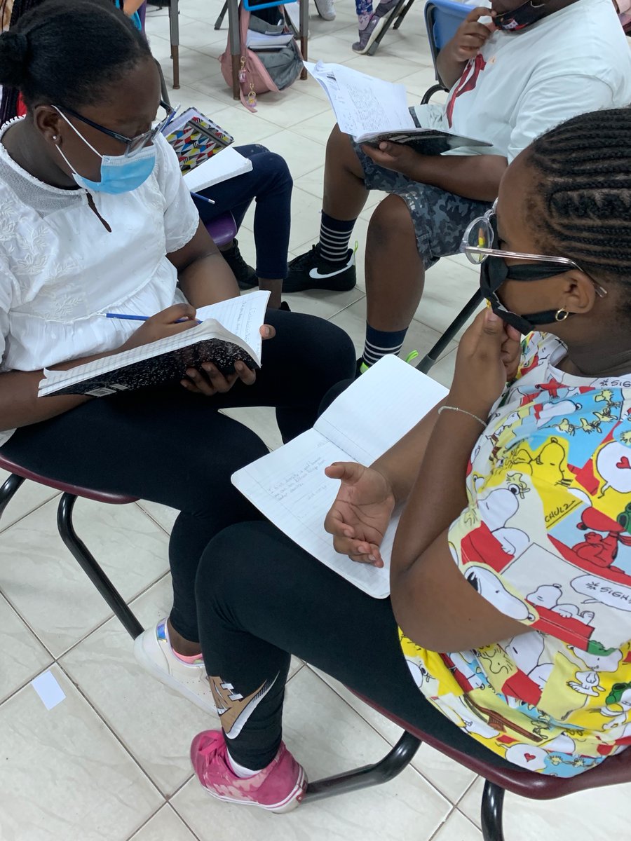 araalihma's tweet photo. After writing intros for their discursive essays, G5 Ss used a speed dating format to give and receive feedback. Did they hook their readers? Thanks for sharing the idea @missannie71. #TASOK @TASOKinshasa @TASOKPYP https://t.co/WvGqIWwm4m