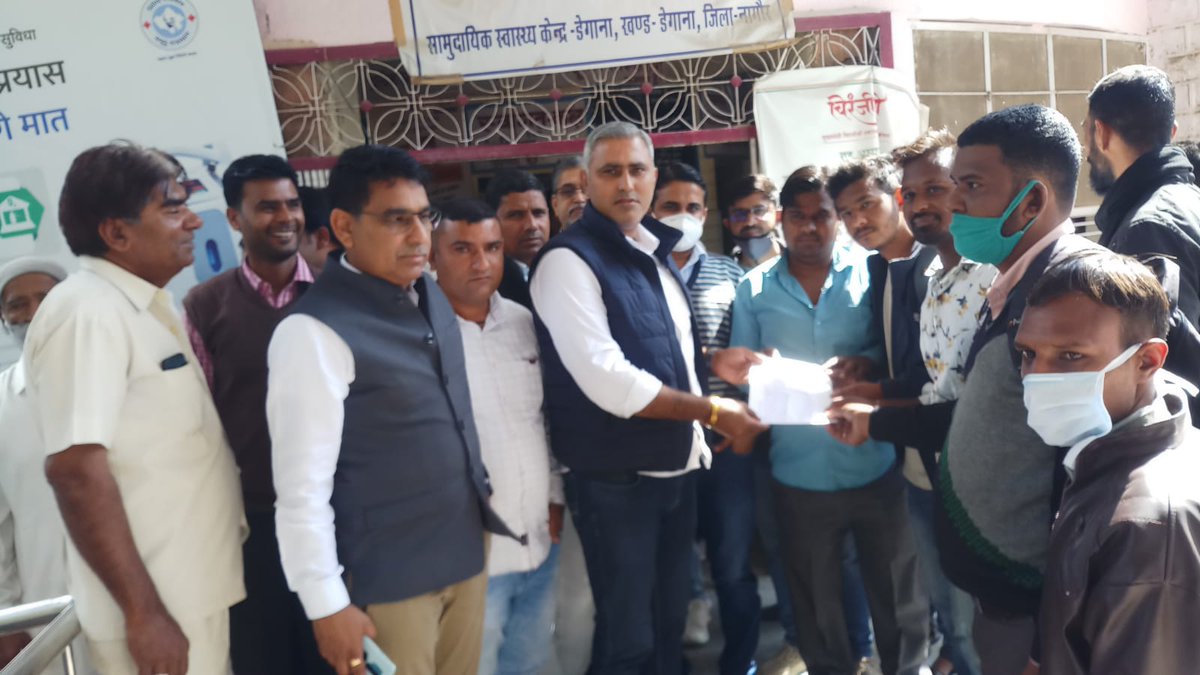 VijaypalMirdha's tweet photo. अनुसार प्रभारी डॉ रामकिशोर सारणको गेट खोलने के संदर्भ में निर्देशितकिया साथ ही अस्पताल में चिकित्सको वअन्य स्टाफके  रिक्त पद शीघ्र भरवाने काआश्वासन दिया। 
इस मौके परनगरपालिका चैयरमैन मदनलाल अटवाल,डॉसंजयकेडिया,डॉ राजकुमारी बारूपाल ,एड शिवनाथसिंह,व अन्य गणमान्य नागरिक उपस्थित थे। https://t.co/vi8KU1O2Kg