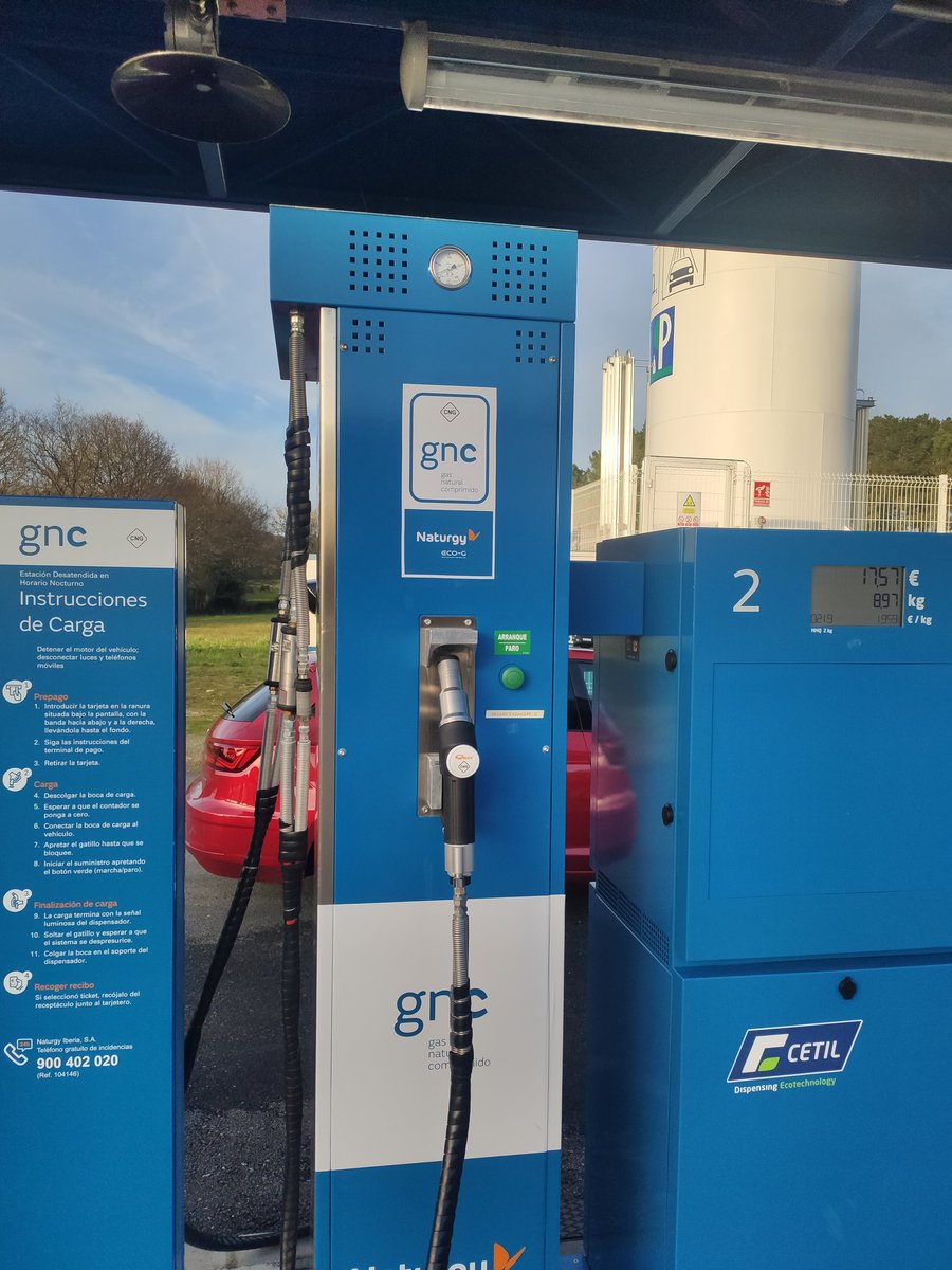 ACBrandariz's tweet photo. @Naturgy ayer estación Villalba (Lugo) sin nada de presión. De Coruña a León repostando gasolina cada 100km https://t.co/q3P4FiWFbO