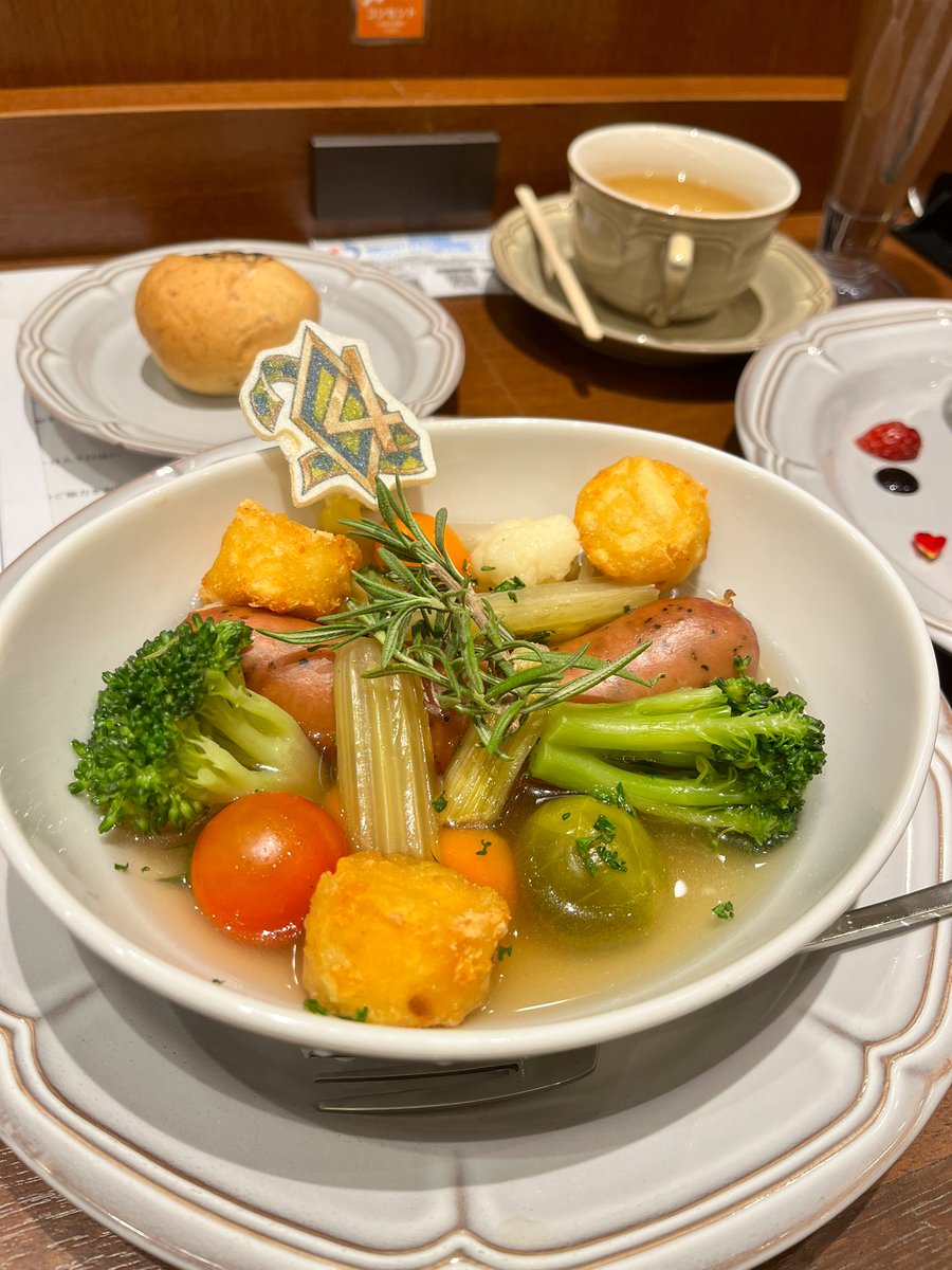 今日も来たw
ビジュアル良すぎてだな....
通える😇😇😇