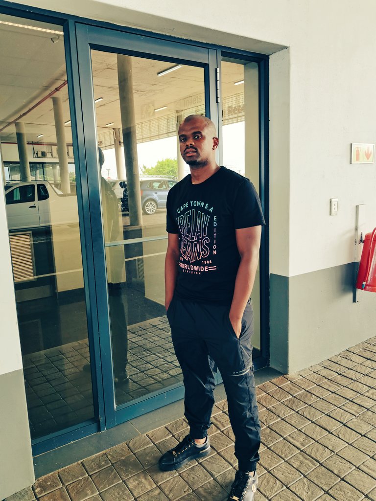 Umachamela ngaphandle. (@qinisogumedee) on Twitter photo 