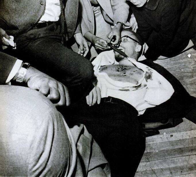 Senin öfkeni hiçbir zaman yenemeyecekler. Şehadetin kutlu olsun güzel insan.(21Şubat1965) 

#KalbimizdesinMalcolmX