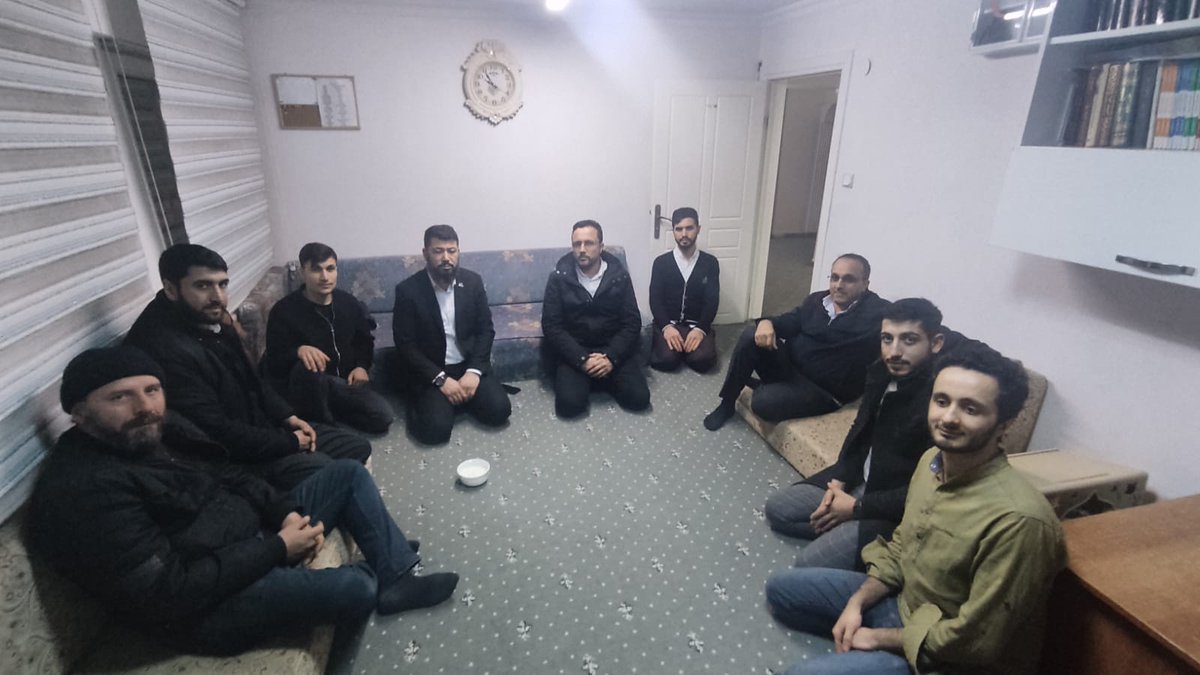 Yeniden Refah Partisi Basaksehir Güvercintepe Mahalle teşkilatı olarak Basaksehir Gençlik kolları başkanı <a href="/ercancitak58/">Ercan Çıtak</a> ve mahalle Başkanımız <a href="/Hakankndmir/">Hakan</a> öncülüğündedernek ziyareti Gerçekleştirdik <a href="/ErbakanFatih/">Dr. Fatih Erbakan</a> <a href="/receperol56/">Recep Erol</a> <a href="/terzihuseyin34/">Hüseyin TERZİ</a> <a href="/gencrefah/">Genç Refah</a> <a href="/melihguuner/">Melih Güner</a> @58KadirKaraca