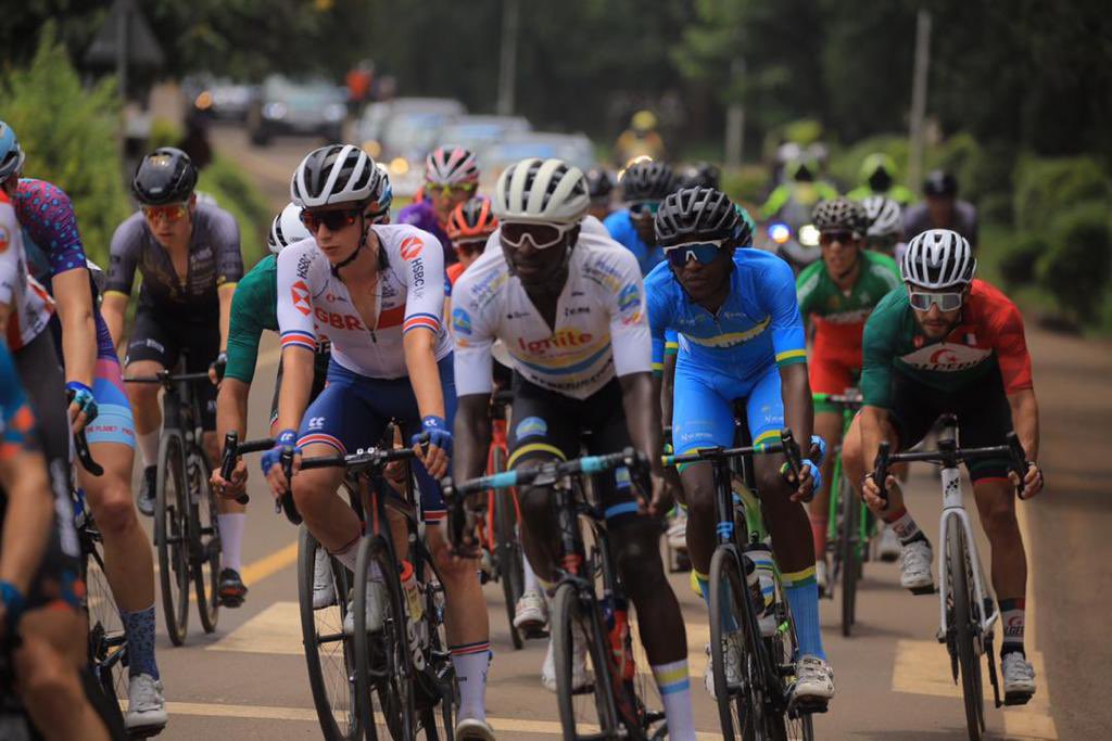 tour_du_Rwanda's tweet image. KM 127 - The gap continues to decrease: +2'30'' #TdRwanda22