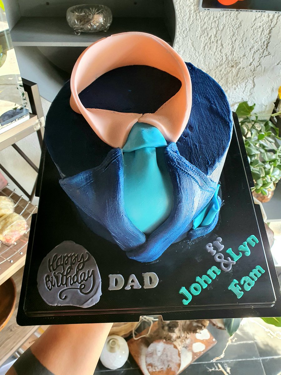 justbakecoz's tweet image. Cake fit for a gentleman. 

#customcake by #justBAKEcoz