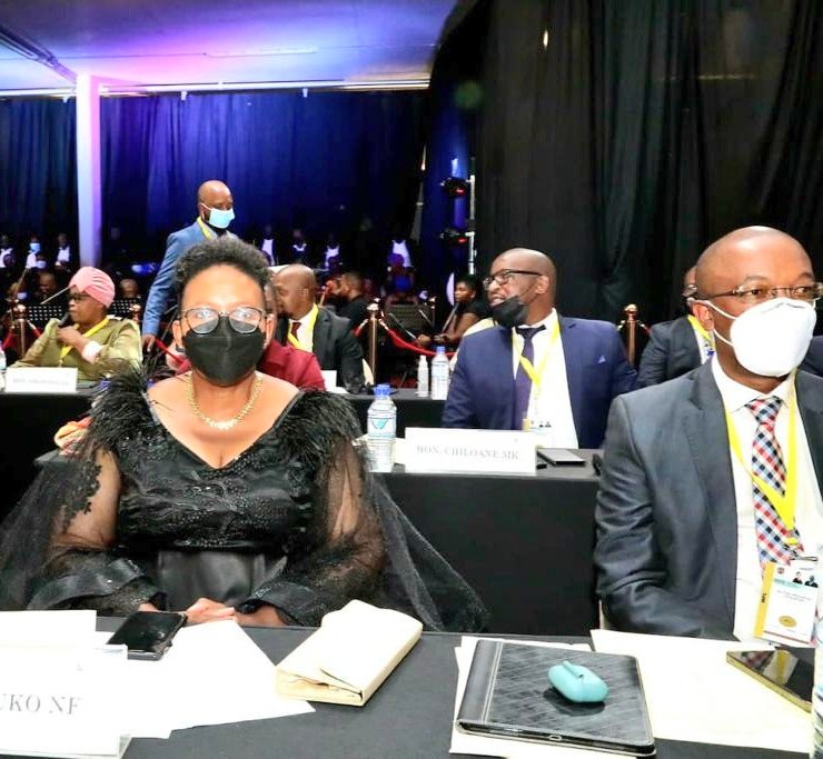 OfficialGDARD's tweet photo. “We will rebuild our province brick-by-brick.” - Premier David Makhura. Gauteng will focus on all the re-ordered priorities outlined in the State of the Province Address, with the economy and jobs on top of the GPG’s agenda over the next two years. #GPSOPA2022 #Treadclosed https://t.co/JJOB7ew02l