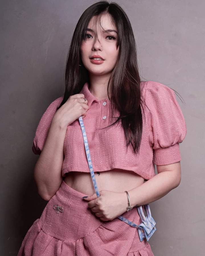 _yssabelle_nft's tweet photo. GM.. let start the week in pink💗
#WomenInNFTs 
#cryptogirl https://t.co/CEoz0hLy18