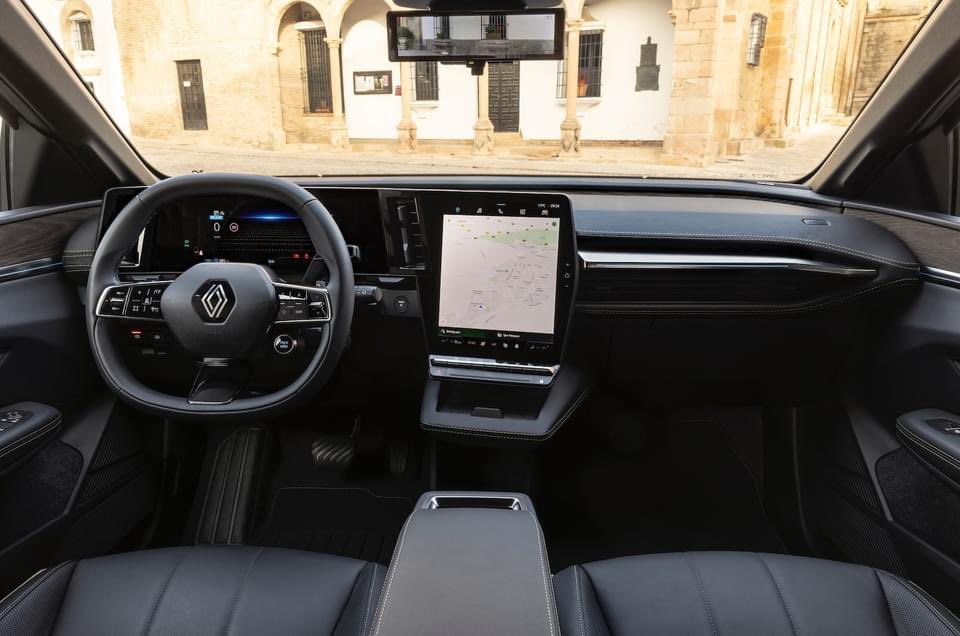BlueLightCars's tweet photo. The all-new electric Renault Megane E-Tech offers a range of up to 292 miles and a high-tech interior.Could it be the best new small electric car on sale?With exclusive discount,this could be sitting on your drive courtesy of yours truly.#BlueLightCars. 🥰 https://t.co/4wx0wKmdN9 https://t.co/Ur4oxV5qTO