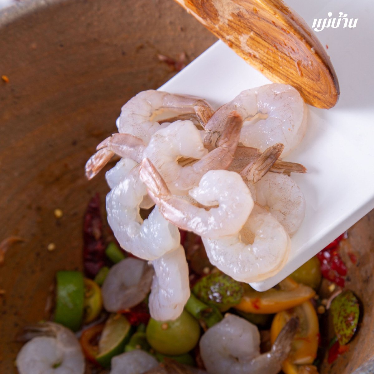 MaebanMagazine's tweet photo. อร่อยแซ่บ! #ตำสตรอว์เบอร์รีกุ้งสด นัวส์ขั้นสุดด้วยน้ำปลาร้า ผสมผสานกับสตรอว์เบอร์รีและกุ้งเด้ง ๆ กินคู่กับผักสดหรือจะเสริมด้วยขนมจีนสักหน่อยก็อร่อยเข้ากันจ้า

อยากกินคลิกจดสูตร : https://t.co/0T5NxF7AvB https://t.co/Tu1EX7OL9i