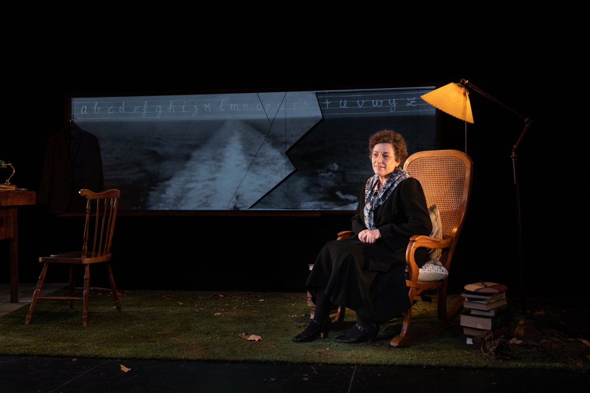 ¡Última semana! de #LorcaVicenta Un estupendo monólogo de la actriz Cristina Marcos 🎉🎭  dirigida por Pepe Bornás. Dramaturgia: Itziar Pascual, Yolanda Pallín y Jesús Laiz. Pianista: Cristina Presmanes. #ApataTeatro
🎟 Entradas en nuestra web.

#culturasegura #madridteatro