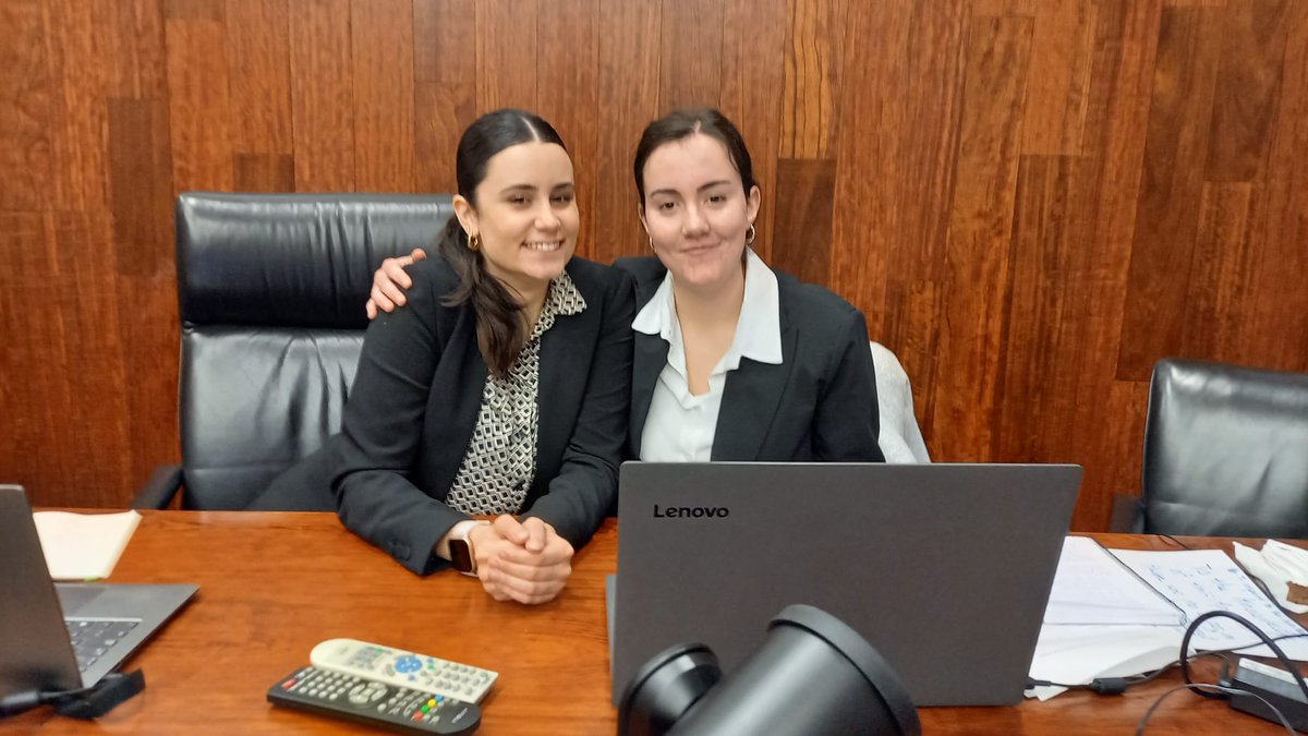 fderechomur's tweet photo. 🤓Por primera vez equipo de @fderechomur, junto con la UAM, la UC3M y la UPF Barcelona, alcanza las semifinales de la fase nacional del concurso @The_Jessup, la competición más prestigiosa de Derecho Internacional Público a nivel global. ¡Mil felicidades equipo!! #OrgulloUMU @UMU https://t.co/JGtrRNYkzf