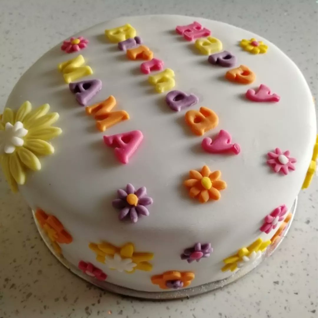 A bright and cheerful cake on a windy, rainy day! Under this colourful fondant is a the layer Lemon cake with homemade lemon curd and buttercream
#joejoesbakes #smallbussinessleicestershire 
 #leicetershirebusinesses #leicestetshirebaker #leicestershire #Leicester