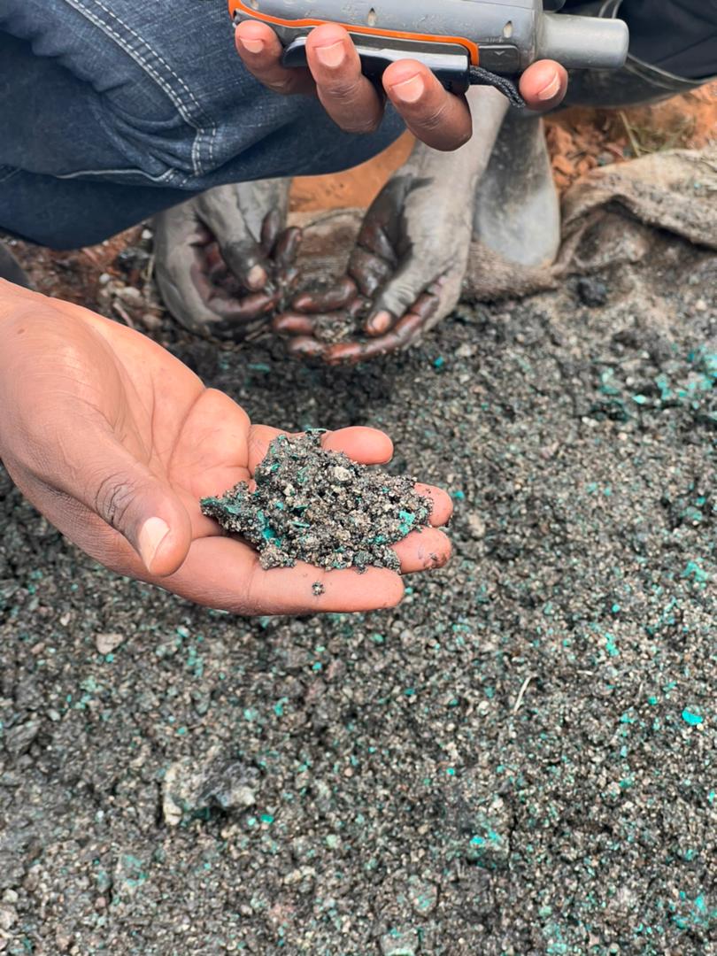 sceplum's tweet photo. A l'heure de la #transitionénergétique, Sceplum apporte son expertise pour une exploitation saine des minerais et du #cobalt, en faisant adopter les bonnes pratiques aux milliers d'exploitants artisanaux https://t.co/veEpgfu9Nx