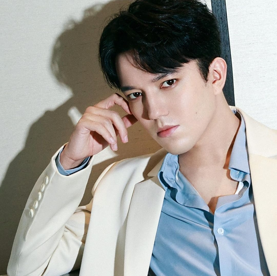 Meiramkuldear's tweet image. Такие таланты,как Димаш рождаются один раз в 100лет,они посланы творить добро! @dimash_official
#BeWithMe 
#FlyAway  #DimashQudaibergen