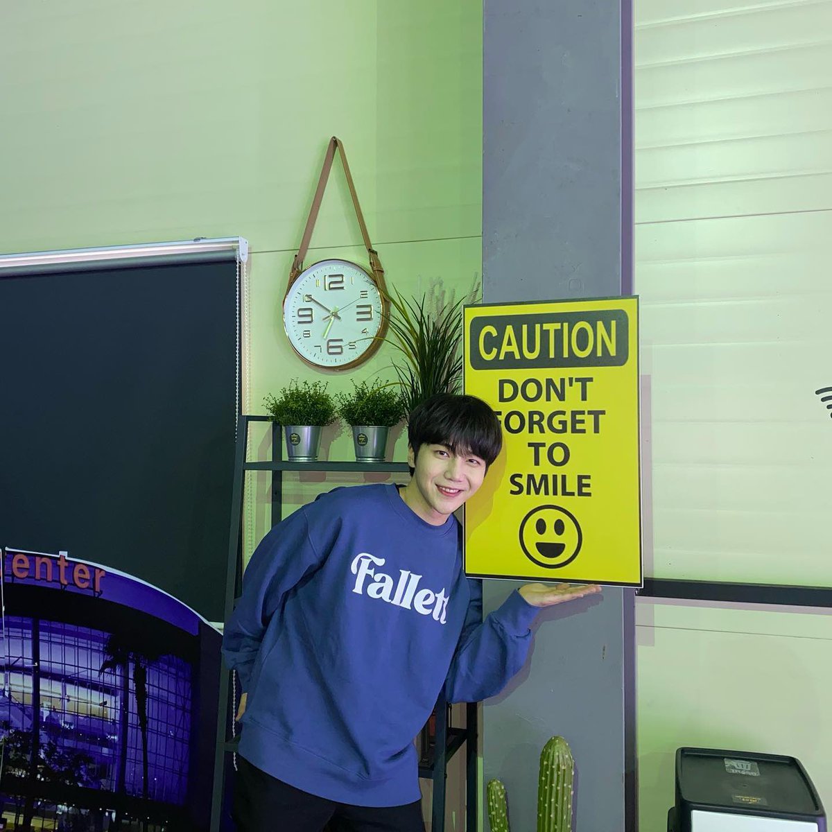 220221 ✰ jinho instagram update

‘Smile :)’