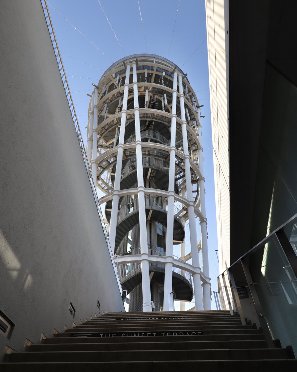 hiroooophoto's tweet photo. 見上げた額縁！

#横浜ランドマークタワー
#横浜
#江ノ島シーランタン
#江ノ島
#東京タワー
#東京
#富士フィルム
#ファインダー越しの私の世界
#カメラ好きな人と繋がりたい https://t.co/QU3ysMcIPO