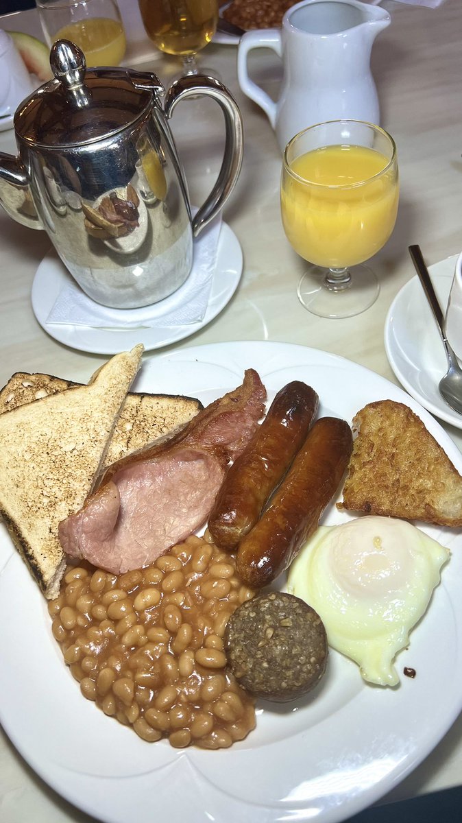 It’s been a hot minute since I’ve had a hotel breakfast! 😍 #travel