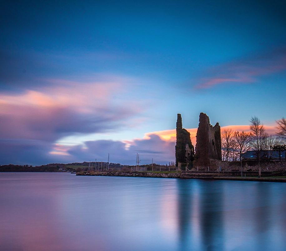Breathtakingly beautiful Dromineer harbour is rooted in history and heritage. @allaroundireland captured it beautifully.⁣
⁣⁣ #discoverireland