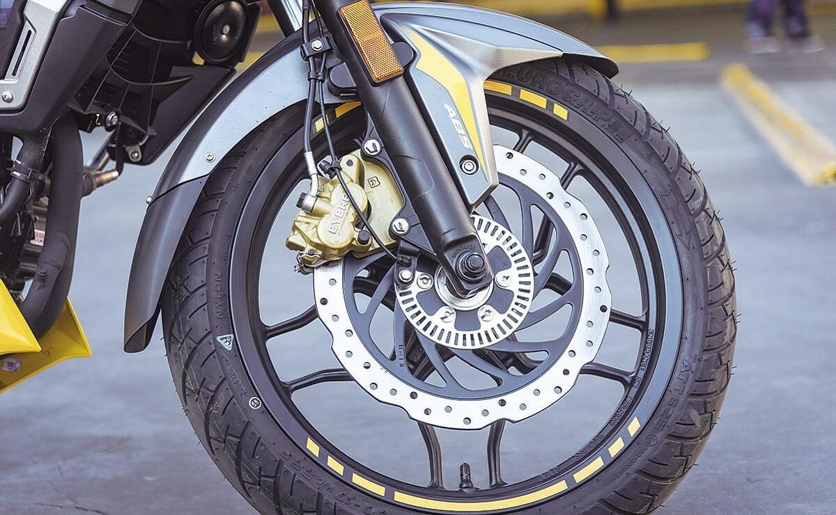 Con el fin de fortalecer la seguridad vial y entregar una mayor protección a los usuarios de motos, comenzó a regir el Decreto N°34, que establece la obligatoriedad del sistema antibloqueo de frenos (ABS) para 🏍️🛵

👁‍🗨+info mtt.gob.cl/archivos/31544

#ConectamosChile 🇨🇱