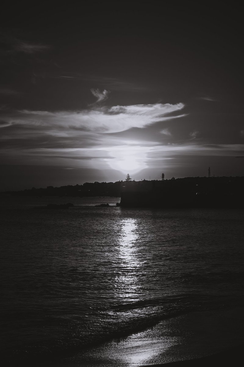 Once, my friend told me: The bustle of the sea does not last forever. There is a calm sea with a beautiful blue sky waiting for us ahead. Just keep going

#Fujifilm #photography #lisbon