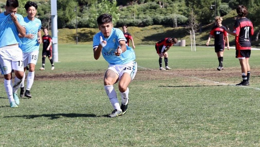Juanito_1515's tweet photo. My celebrations would be a lot more toxic if I had a girl watching me on the sidelines 😫 #RinseCity https://t.co/3RZPB93Gev