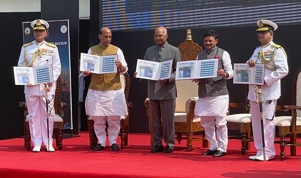 મહામહિમ રાષ્ટ્રપતિ જી દ્વારા ભારતીય નૌ સેના ના "President's Fleet Review" ના અભૂતપૂર્વ પ્રસંગે ટપાલ ટિકિટ નું વિમોચન કરવામાં આવ્યુ 

આ અવસર પર માન. રક્ષામંત્રી શ્રી રાજનાથસિંહ જી સાથે ઉપસ્થિત રહેવાનું પરમ સૌભાગ્ય પ્રાપ્ત થયુ હતુ