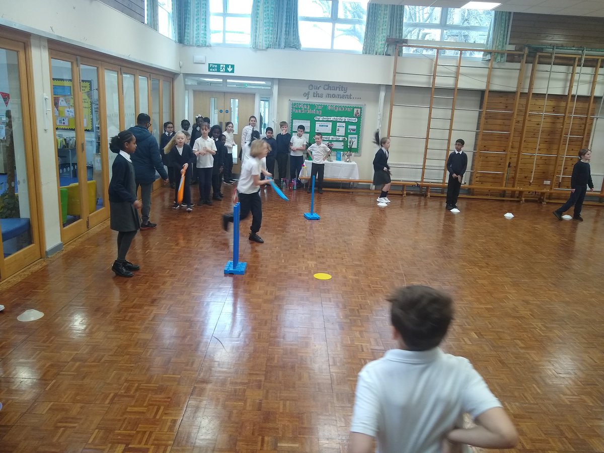 StPaulclass's tweet photo. Year 4 having a blast with the cricket coaches! @StAnnesgaCPS #pestannesgae1 https://t.co/VvR44RS9qG