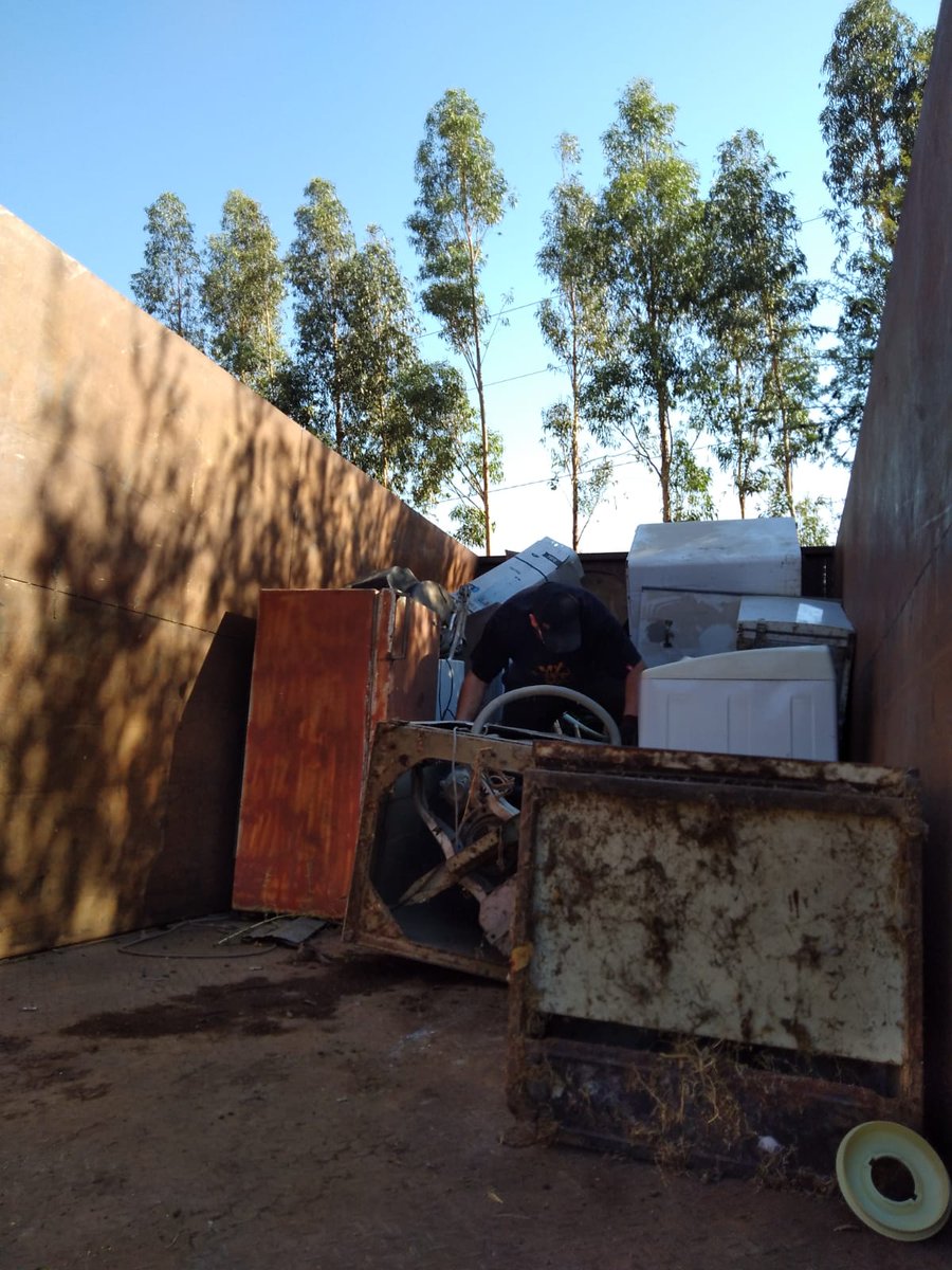 MunicSanVicente's tweet photo. NUEVOS SECTORES DE LA COMUNA RECIBIERON OPERATIVO DE RETIRO DE ELECTRODOMÉSTICOS EN DESUSO Y MATERIAL RECICLABLE

Más información en https://t.co/WRmc7ysLGu

#SanVicenteMásCalidadDeVida #RetiroElectrodomésticosEnDesuso #RetiroMaterialesReciclables #OficinaMedioAmbiente https://t.co/LSd43jI60a