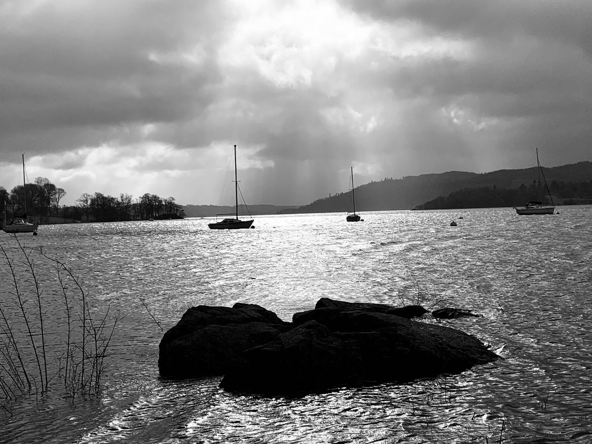 jpmillington's tweet photo. Moody scenes on the lake today #lakewindermere #watershead #lakedistrict #ambleside https://t.co/OAigDtLrGa
