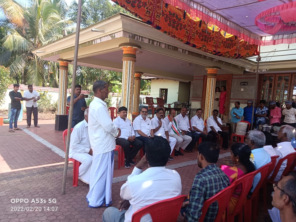 ಹೆಂಗವಳ್ಳಿ ಪಂಚಾಯತ್ ಅಧ್ಯಕ್ಷರಾದ ವಸುಂದರಾ ಹೆಗ್ಡೆ ಅವರ ಮನೆಗೆ ಕೆಪಿಸಿಸಿ ಕಾರ್ಯಧ್ಯಕ್ಷರಾದ ಶ್ರೀ ಆರ್. ದ್ರುವನಾರಾಯಣ್ ಅವರು ಭೇಟಿ ನೀಡಿದ ಸಂದರ್ಭ ( 20-2-2022) <a href="/KPCCPresident/">D K Shivakumar, President, KPCC</a> <a href="/INCKarnataka/">Karnataka Congress</a> <a href="/INCUdupiDist/">INC Udupi</a> #rdruvanarayan