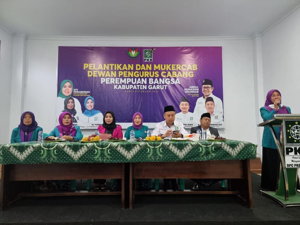 pb_jabar's tweet photo. PELANTIKAN DAN MUKERCAB DPC Perempuan Bangsa Kabupaten Garut

@perempuanbangsa
@pb_jabar 
@DPP_PKB 
@SyaifulHooda 
@cakimiNOW 

#PerempuanBangsa #PerempuanBangsaJabar #PerempuanBangsaKabGarut #cakimin #GusMuhaiminPresiden2024 #GusMuhaimin https://t.co/QiNjkRzbjF